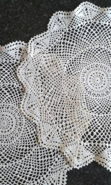 Lovely larger pair vintage cotton crochet doilies 33cm