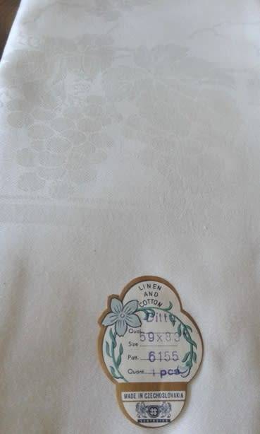 White vintage Irish linen and cotton Damask tablecloth and twelve large dinner napkins