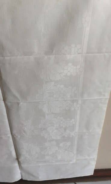White vintage Irish linen and cotton Damask tablecloth and twelve large dinner napkins