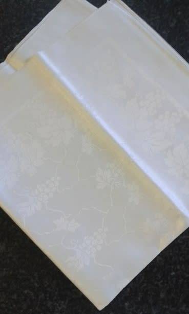 White vintage Irish linen and cotton Damask tablecloth and twelve large dinner napkins