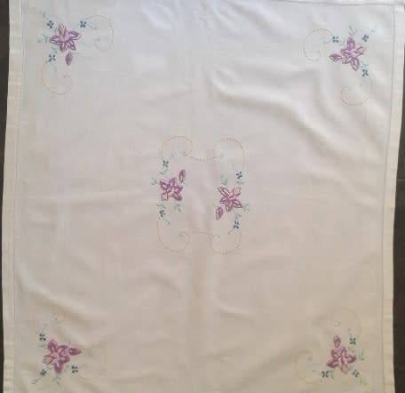 Lovely small vintage linen embroidered tablecloth / centrepiece