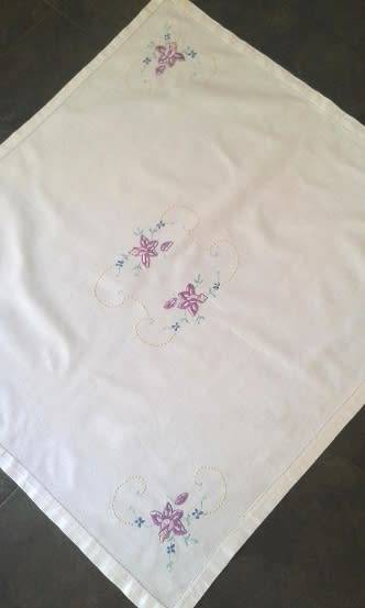 Lovely small vintage linen embroidered tablecloth / centrepiece
