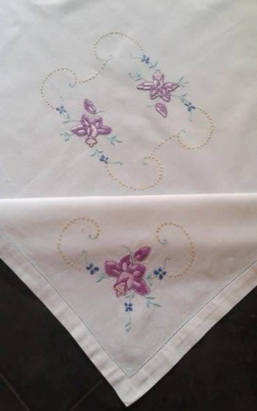 Lovely small vintage linen embroidered tablecloth / centrepiece