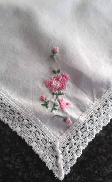 Pretty vintage cotton hanky roses and lace