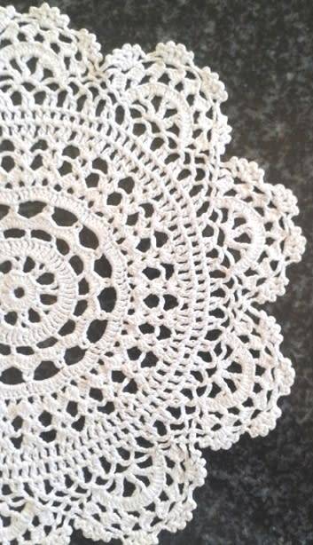 Small vintage cotton crochet doilie 17.5cm pretty edge
