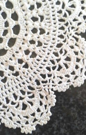 Small vintage cotton crochet doilie 17.5cm pretty edge
