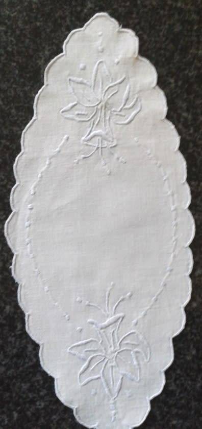 Small white vintage linen table mat white daffodil embroidery