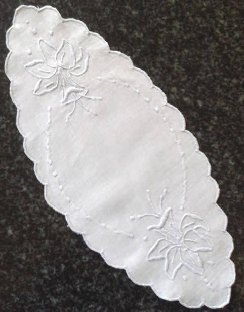 Small white vintage linen table mat white daffodil embroidery