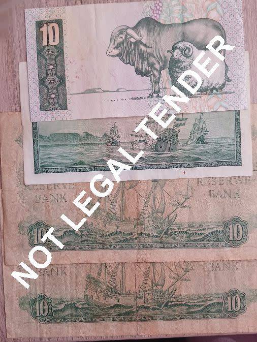 SET OF 4 DIFFERENT R10 NOTES. 1 X MH De Kock , 1 X CL STALS AND 2 X TW DE JONGH