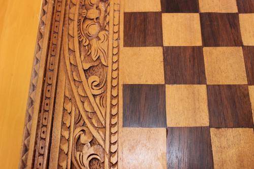 Vintage wood handmade chess set.  Complete. Awesome!!!!