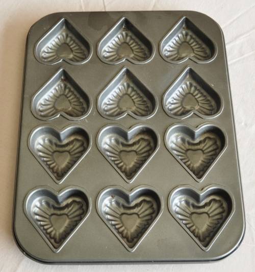 Heart shaped Cupcake tray (bakes 12)