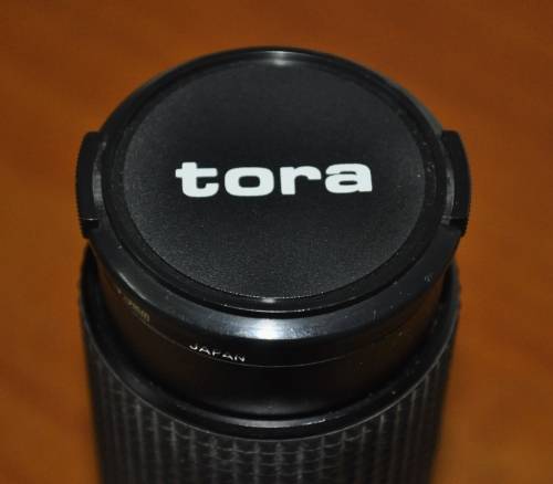 Vintage Tora 80-200mm Auto Zoom Lens No.802242 made in Japan. Includes lined leather case
