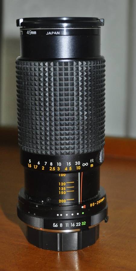 Vintage Tora 80-200mm Auto Zoom Lens No.802242 made in Japan. Includes lined leather case