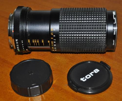 Vintage Tora 80-200mm Auto Zoom Lens No.802242 made in Japan. Includes lined leather case