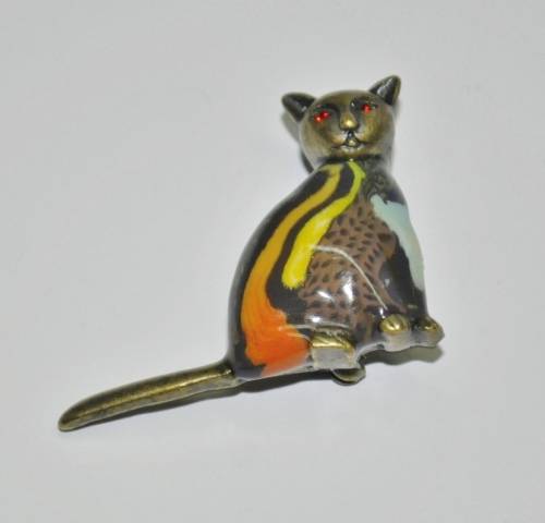 Antique Brass Tone Cat Brooch with Red rhinesTone Eyes signed Honey