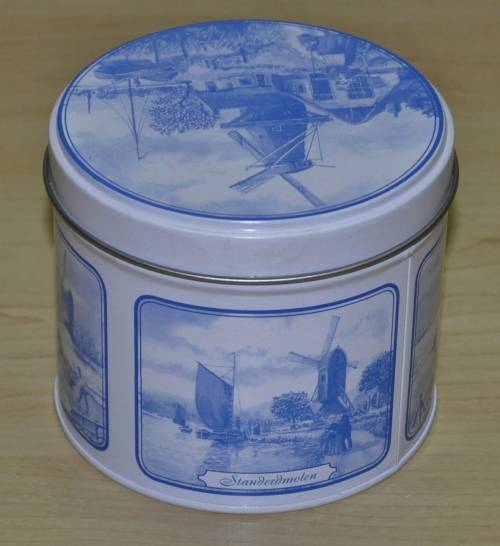 Contemporary Collectible De Bankergroep Syrup Waffles Delft Style Storage Tin