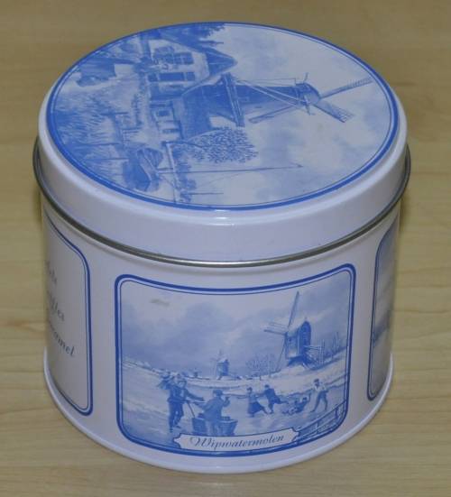 Contemporary Collectible De Bankergroep Syrup Waffles Delft Style Storage Tin