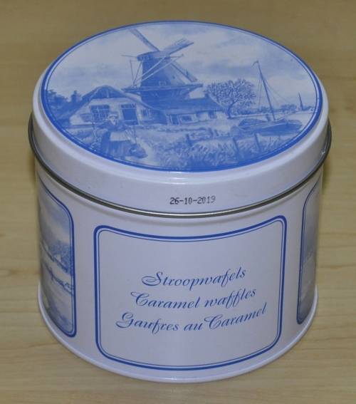 Contemporary Collectible De Bankergroep Syrup Waffles Delft Style Storage Tin