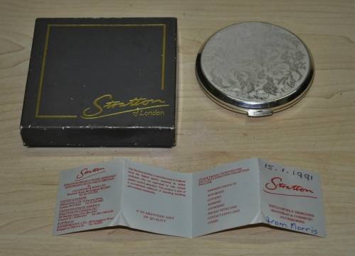 Vintage Silver plated Stratton Powder Compact Made in London c1970 - New, unused, in ordiginal box