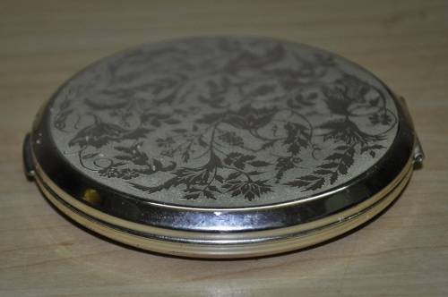 Vintage Silver plated Stratton Powder Compact Made in London c1970 - New, unused, in ordiginal box