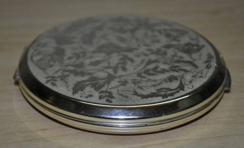 Vintage Silver plated Stratton Powder Compact Made in London c1970 - New, unused, in ordiginal box