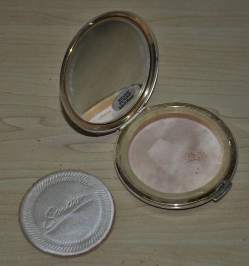 Vintage Silver plated Stratton Powder Compact Made in London c1970 - New, unused, in ordiginal box