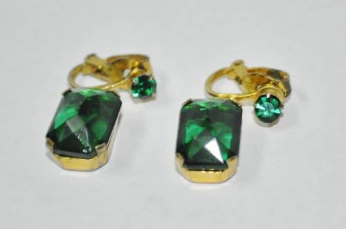 Vintage Gold Tone Emerald Green Crystal Dangling Clip-on Earrings