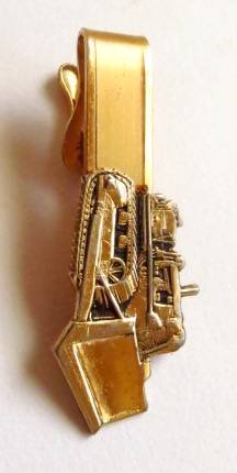 Vintage gold tone bulldozer tie pin in original Caress Jewellers box