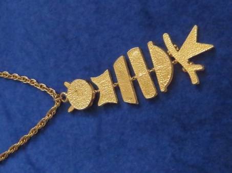 Vintage gold tone Jelly Belly owl pendant and chain with jade stones c1940