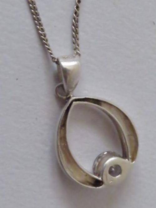 Marked 925 2 mm Silver chain with marked 925 silver pendant and a single clear stone