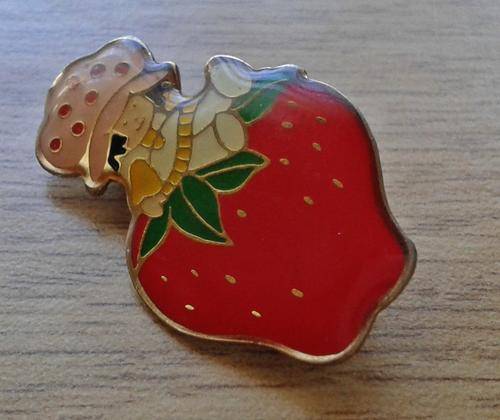 Strawberry shortcake enamel brooch/hat/lapel pin