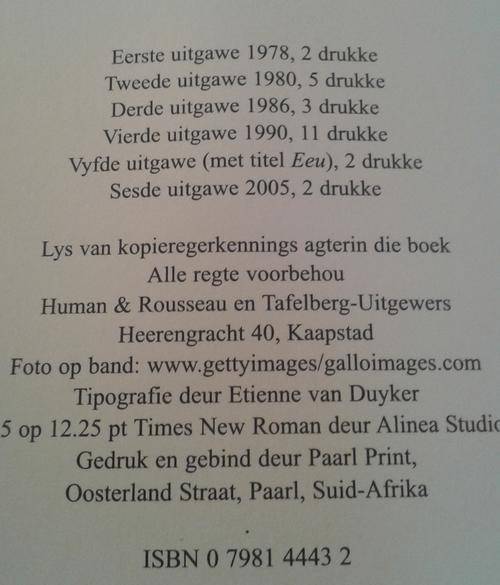 'Die Afrikaanse Kortverhaalboek' saamgestel deur  Abraham H de Vries ISBN0798144432