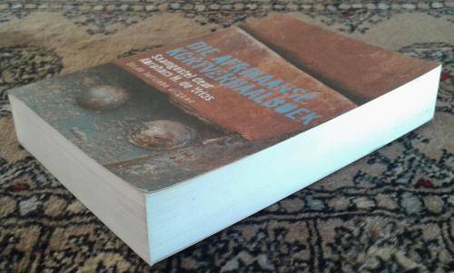 'Die Afrikaanse Kortverhaalboek' saamgestel deur  Abraham H de Vries ISBN0798144432