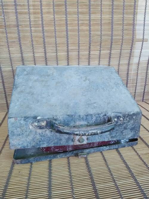 OLD ANTIQUE TYPE WRITER UP FOR GRABS