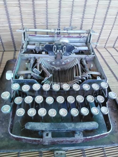 OLD ANTIQUE TYPE WRITER UP FOR GRABS