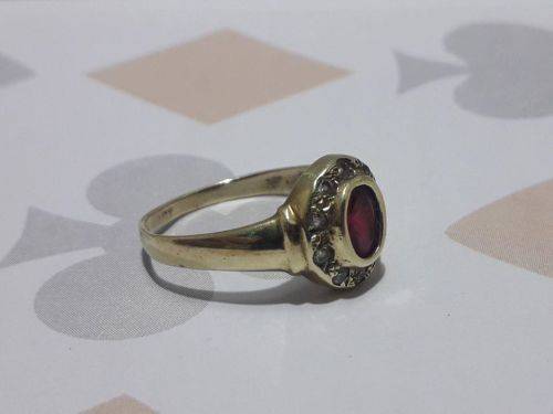 OLD VINTAGE 9 CT RING INLAY WITH AN OVAL RED RUBY 0.50ct