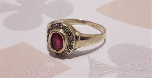 OLD VINTAGE 9 CT RING INLAY WITH AN OVAL RED RUBY 0.50ct
