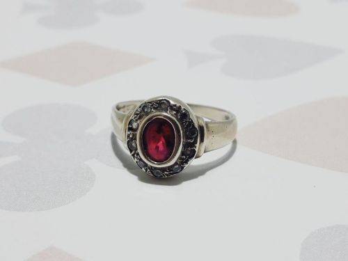 OLD VINTAGE 9 CT RING INLAY WITH AN OVAL RED RUBY 0.50ct