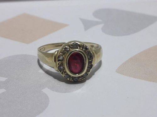 OLD VINTAGE 9 CT RING INLAY WITH AN OVAL RED RUBY 0.50ct