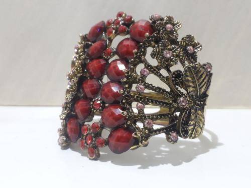 VINTAGE GOLDEN ARM BAND UP FOR R1 AUCTION!