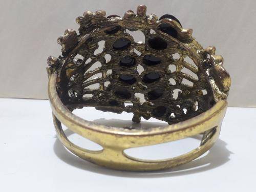 VINTAGE GOLDEN ARM BAND UP FOR R1 AUCTION!