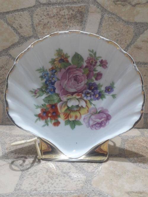 RARE VINTAGE SHELL PORCELAIN FLOWER PLATE