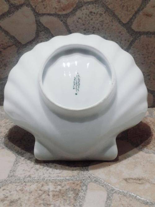RARE VINTAGE SHELL PORCELAIN FLOWER PLATE