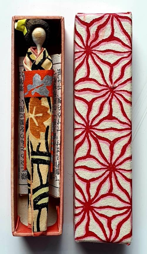 TOP CONDITION - VINTAGE JAPANESE MINITURE ORIGAMI GEISHA + CERTIFICATE