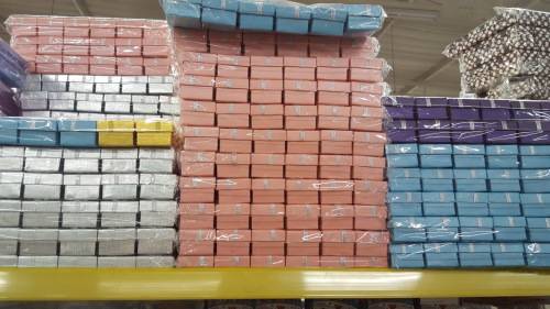 REDUCED TO CLEAR! Gift boxes. Various colors. See other clearance auctions!