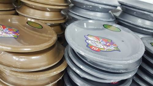 CLEARANCE SALE!! Plastic tableware! Plates. Various colors. See other clearance auctions!