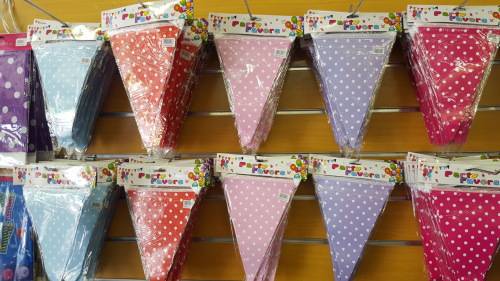 REDUCED TO CLEAR. Party flag string!! View other listings!