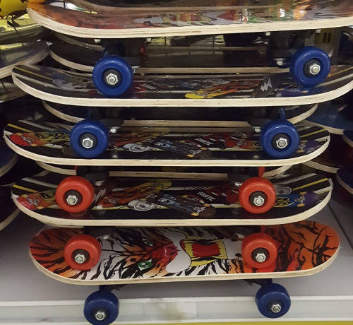 Small skateboard. Various colors. CLEARANCE SALE! View other clearance auctions!