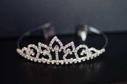 ***EXCUISITE TIARA****