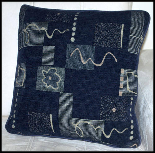 CONTEMPORY DESIGN SCATTER CUSHION - GOLD on NAVY